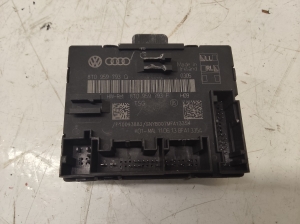 Boîtier de commande de porte avant - 8T0959793Q