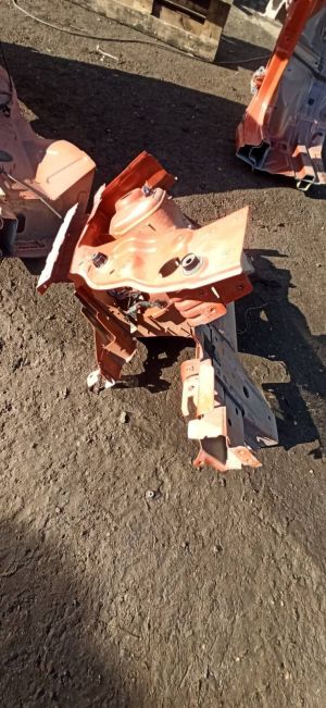 Dacia Duster (2017–2024) Front outrigger 641001113R - 3