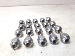 Hyundai Tucson (2015–2026) Wheel nuts, bolts - 3