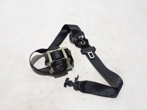 VOLVO XC60 (2017–2026) Front seat belt 32149070 - 3