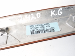 Mercedes Benz GL-Class 164 (2006–2012) Zierleiste Türverkleidung hinten A1647301322 - 3