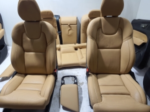 VOLVO XC60 (2017–2026) Salons un tā detaļas - 5