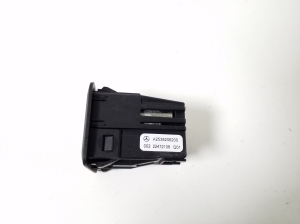 Mercedes Benz EQC N293 (2019–2026) USB-pesa A2538206200 - 2