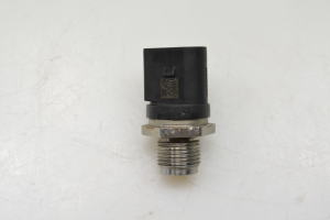 BMW 5 SERIES E60 (2003–2010) Kraftstoffhochdrucksensor 0281002988 - 2