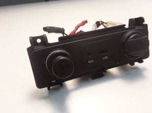 Kia Sorento (2009–2014) AUX-Anschluss 130516630 - 2