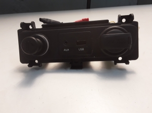 Kia Sorento (2009–2014) AUX-Anschluss 130516630 - 4