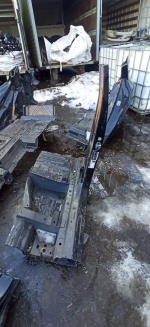 Mercedes Benz GLE-Class 167 (2019–2026) Center pillar A1676303904 - 2
