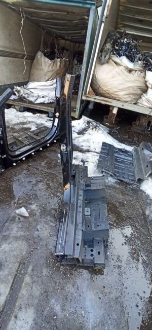 Mercedes Benz GLE-Class 167 (2019–2026) Center pillar A1676304004 - 3