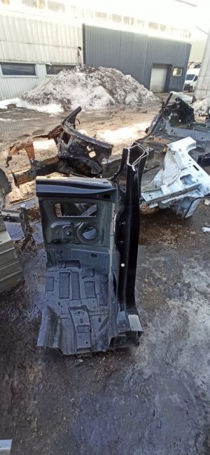 Mercedes Benz GLE-Class 167 (2019–2026) Front outrigger A1676207601 - 2