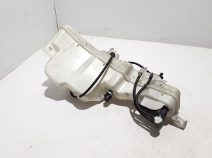 VOLVO XC60 (2017–2026) Front washer fluid reservoir 32328197 - 3