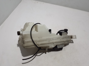 VOLVO XC60 (2017–2026) Front washer fluid reservoir 32328197 - 4