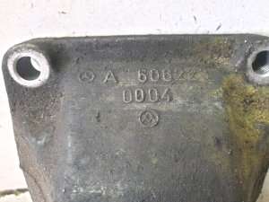 Mercedes Benz E-Class W210 (1995–2002) Motorhalter A6062230004 - 2