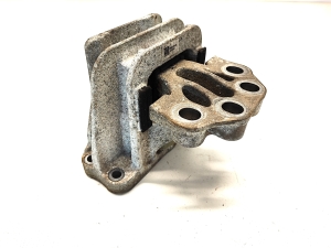   Engine mount  - GK216F012CC 