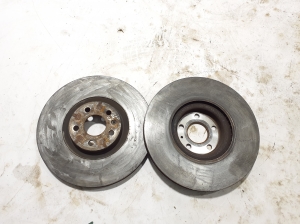 VOLVO XC60 (2017–2026) Eesmine piduriketas 32470210 - 3