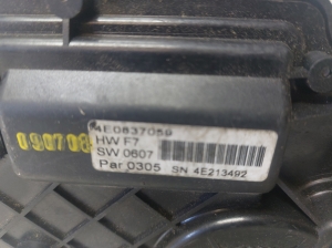 AUDI A8 D3 (2002–2010) Zuziehhilfe Tür vorne 4E0837059 - 4