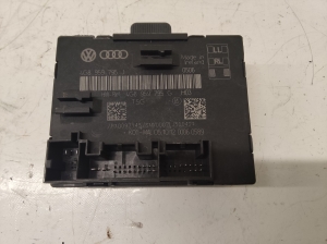 Aizmugurējo sānu durvju vadības bloks - 4G8959795J