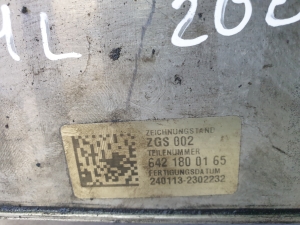 Mercedes Benz ML-Class 164 (2005–2011) Ölkühler 6421800165 - 4