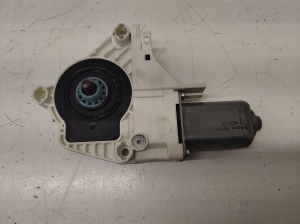 Moteur de lève-vitre de porte avant - 8K0959802