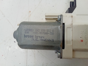 AUDI A6 C6 (2004–2011) Tagumise külgukse aknatõstuki mootor 8K0959812 - 3