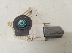 AUDI A6 C6 (2004–2011) Tagumise külgukse aknatõstuki mootor 8K0959812 - 4