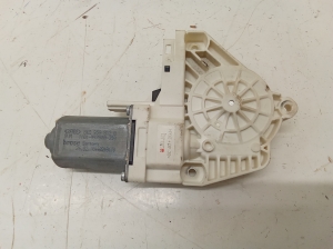 Hinterer Seitentür-Fensterhebermotor - 8K0959812