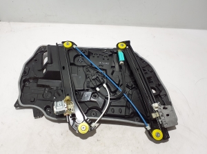 Mercedes Benz EQS 297 (2021–2026) Priekšējo durvju logu pacēlājs A2977200200 - 2