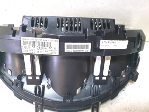 Mercedes Benz C-Class 204 (2007–2014) Instrument cluster A2049003805 - 3
