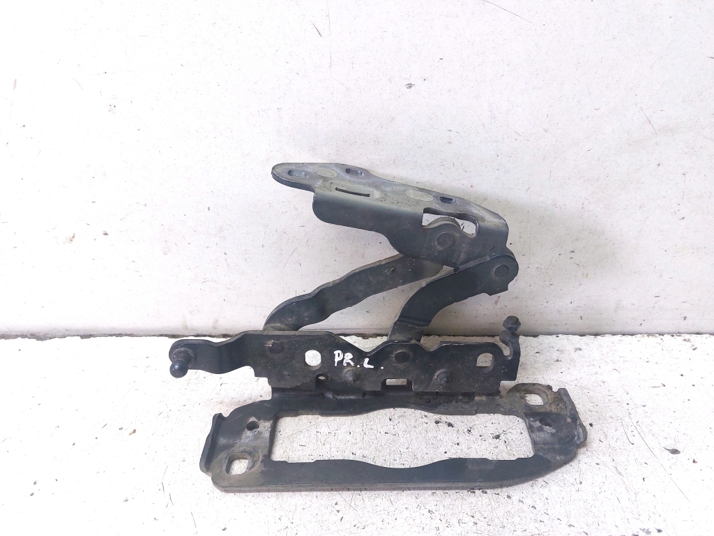 Mercedes Benz C-Class 204 (2007–2014) Hood hinge A2048800728004 Mercedes Benz C-Class 204 (2007–2014) Hood hinge A2048800728004