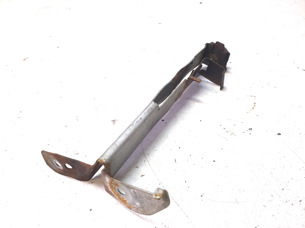 Mercedes Benz C-Class 204 (2007–2014) Halter Unterfahrschutz vorne A2045241340 Mercedes Benz C-Class 204 (2007–2014) Halter Unterfahrschutz vorne A2045241340
