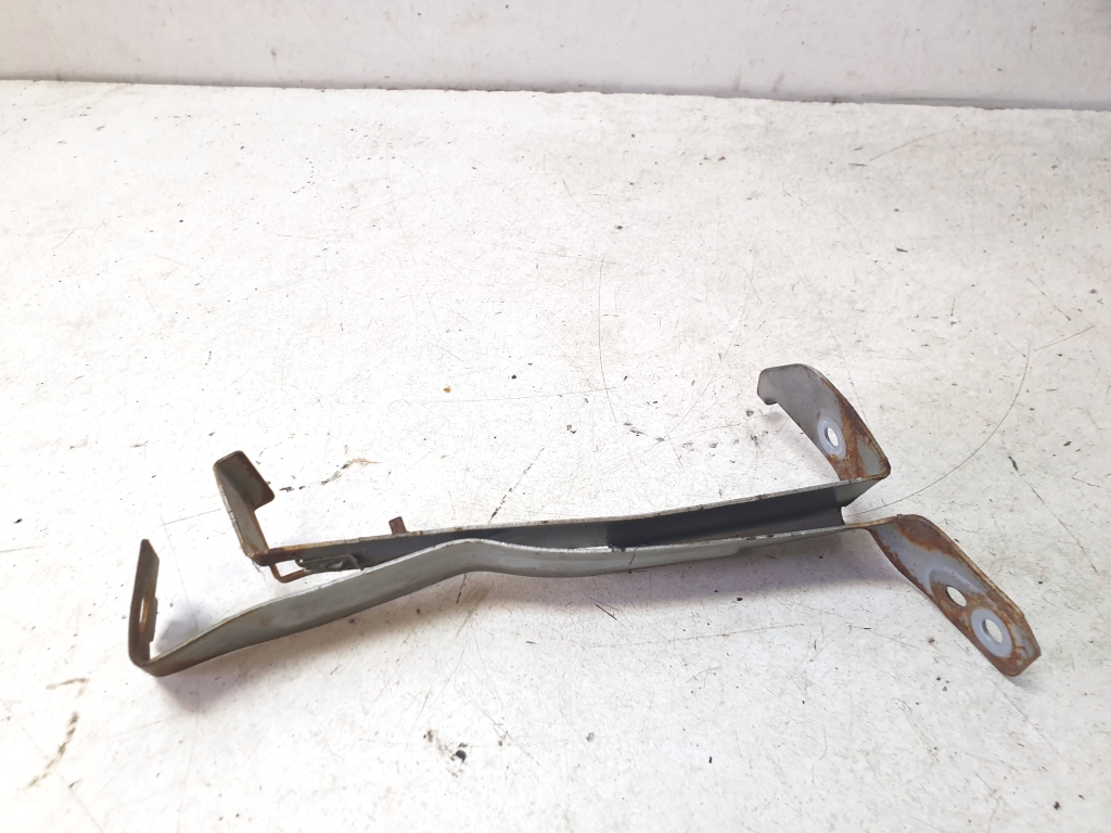 Mercedes Benz C-Class 204 (2007–2014) Halter Unterfahrschutz vorne A2045241440 Mercedes Benz C-Class 204 (2007–2014) Halter Unterfahrschutz vorne A2045241440