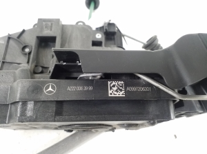 Mercedes Benz EQC N293 (2019–2026) Front door lock A0997206301 - 3