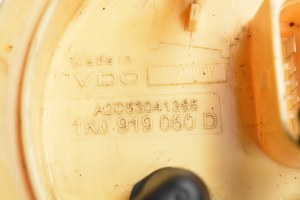 Volkswagen Golf V (2003–2009) Kütusepump paagis 1K0919050D - 3