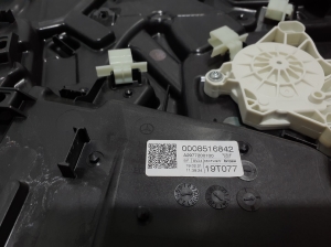 Mercedes Benz EQS 297 (2021–2026) Priekšējo durvju logu pacēlājs A2977200100 - 2