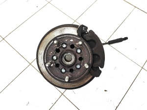Front wheel hub - 