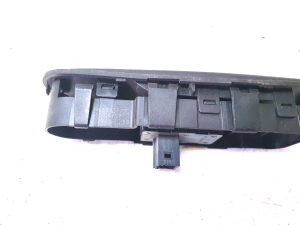 Citroen C4 Picasso (2007–2013) Front door glass switch 966393777ZD - 3