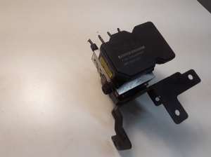 Kia Sorento (2009–2014) ABS unit 589202P700 - 2