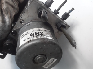 Kia Sorento (2009–2014) ABS unit 589202P700 - 4