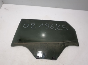   Rear side door glass  - 823013512R 