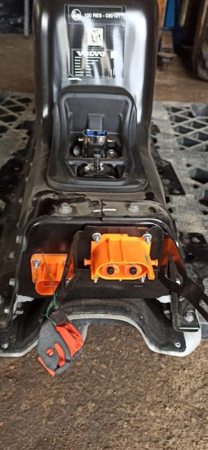 VOLVO XC60 (2017–2026) Akumulators 32336936 - 4