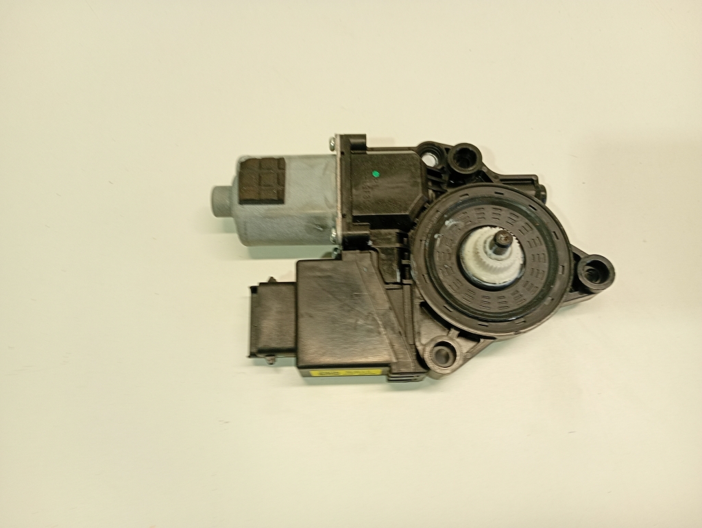 Kia Sportage (2010–2016) Front door window regulator motor 82460