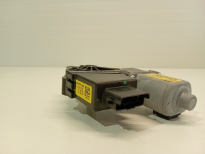 Kia Sportage (2010–2016) Front door window regulator motor 82460 - 3