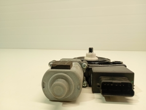 Kia Sportage (2010–2016) Front door window regulator motor 82460 - 5
