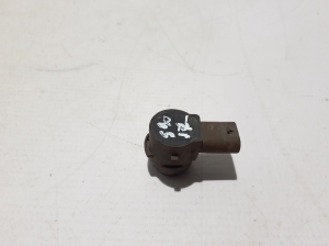 VOLVO S90 (2016–2026) Front parking sensor 31471009 - 3