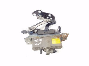 Mercedes Benz E-Class W212 (2009–2015) Motorhaubenaufprallsensor A2048800228 - 3