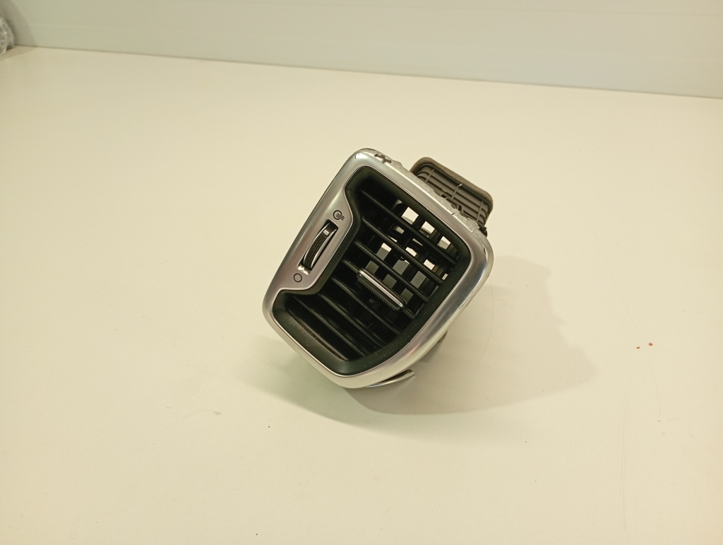 Kia Sportage (2010–2016) Dashboard air vent grilles 97490 Kia Sportage (2010–2016) Dashboard air vent grilles 97490