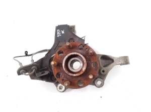   Front wheel hub  -  