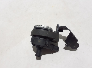 RENAULT Austral (2022–2026) Auxiliary water pump 210101470R - 3