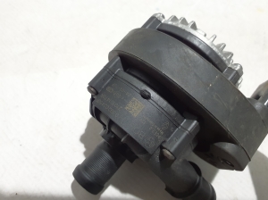 RENAULT Austral (2022–2026) Auxiliary water pump 210101470R - 4