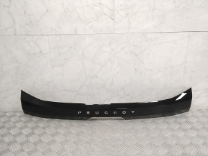 Trunk lid molding - 9826944480