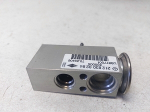 Mercedes Benz C-Class 204 (2007–2014) Klimaschlauch Ventil 2128300284 - 3